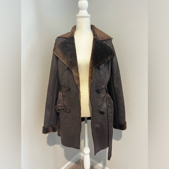 Davinchy Faux Shearling Winter Coat - Picture 4 of 11